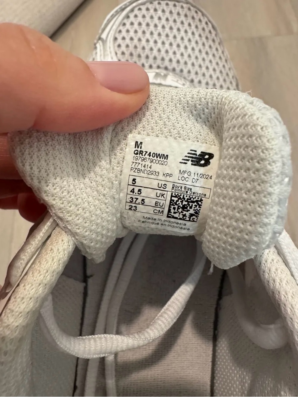 New Balance 740 - Picture 6 of 6